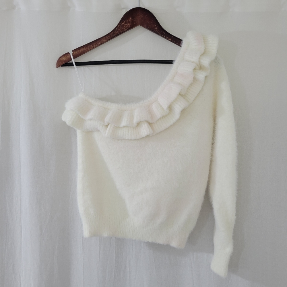 DO+BE White Fuzzy One Sleeve Cold Shoulder Asymmetrical Sweater Size S - Picture 1 of 6
